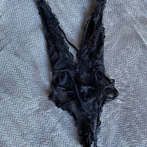 Beautiful Black Lace Teddy - Picture 3 of 4